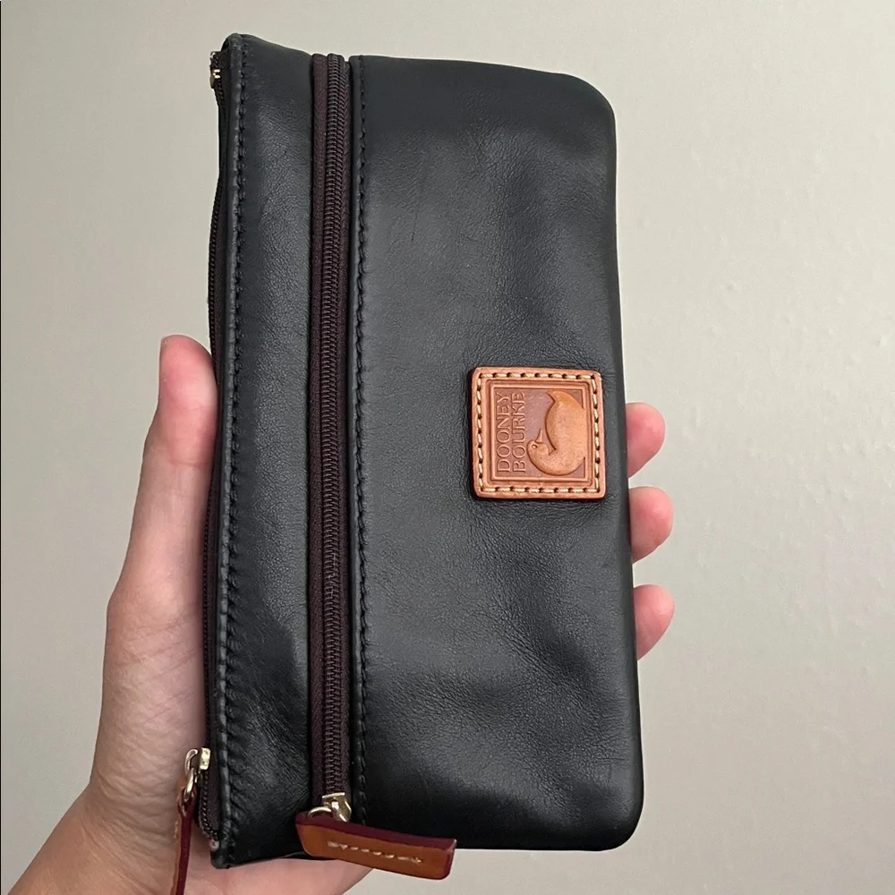 Dooney & Bourke Black and Tan Zipper Wallet GUC